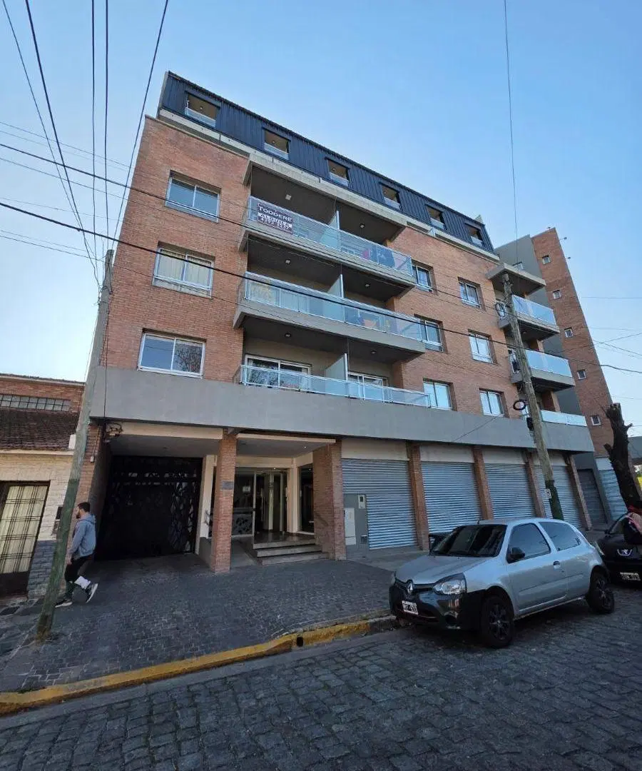 DEPARTAMENTO DE DOS AMBIENTES CON COCHERA EN ALQUILER EN JOSE MARMOL 4