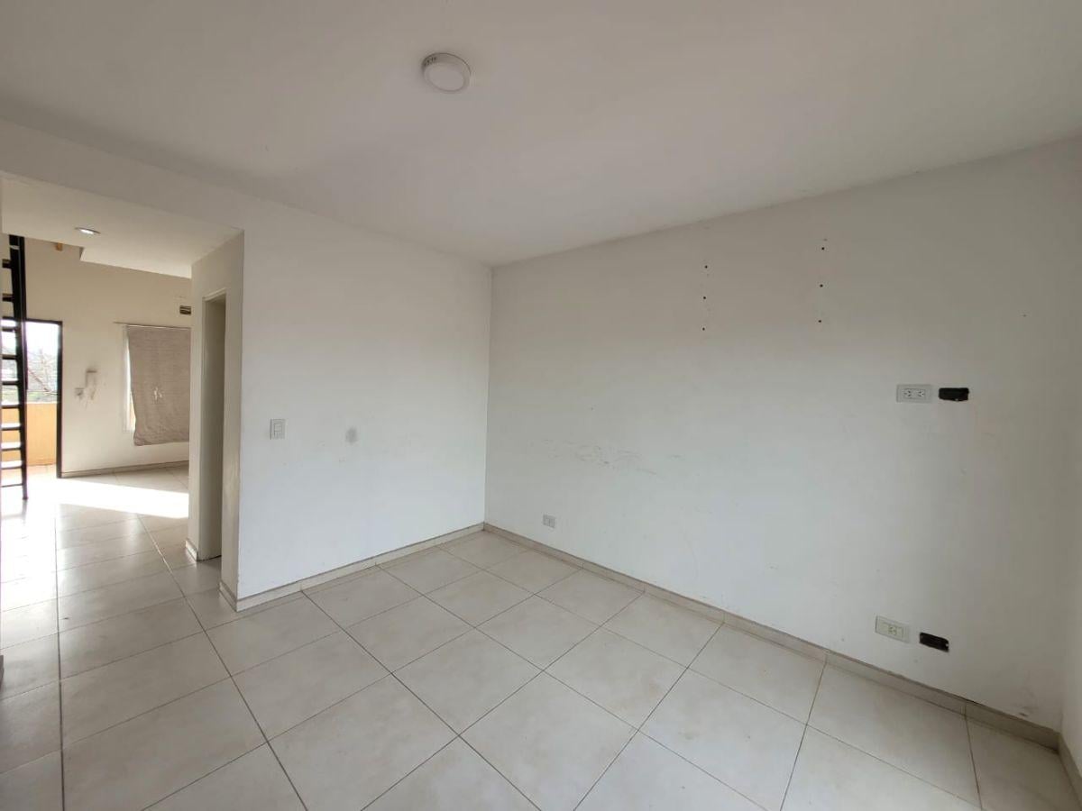 Foto de SE ALQUILA! DEPARTAMENTO TIPO DÚPLEX EN PLANTA ALTA, imagen 3