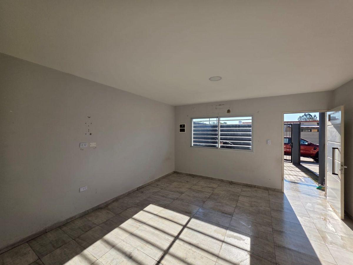 Foto de CASA EN ALQUILER - ZONA LONGCHAMPS BARRIO LOS PINARES, imagen 3