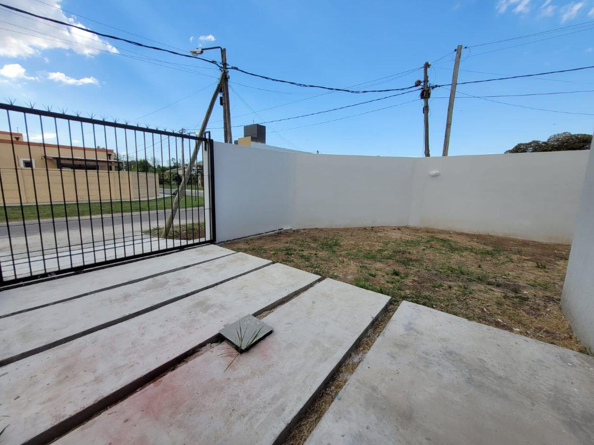 Foto de CASA EN ALQUILER - ZONA LONGCHAMPS BARRIO LOS PINARES, imagen 2