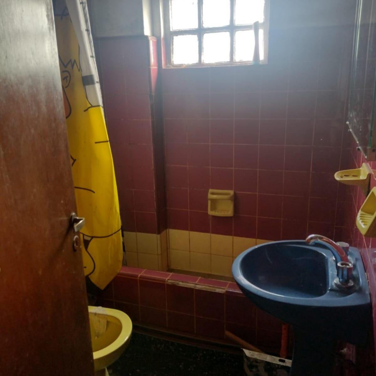 Oportunidad. Venta Departamento a Retocar o Refaccionar 4