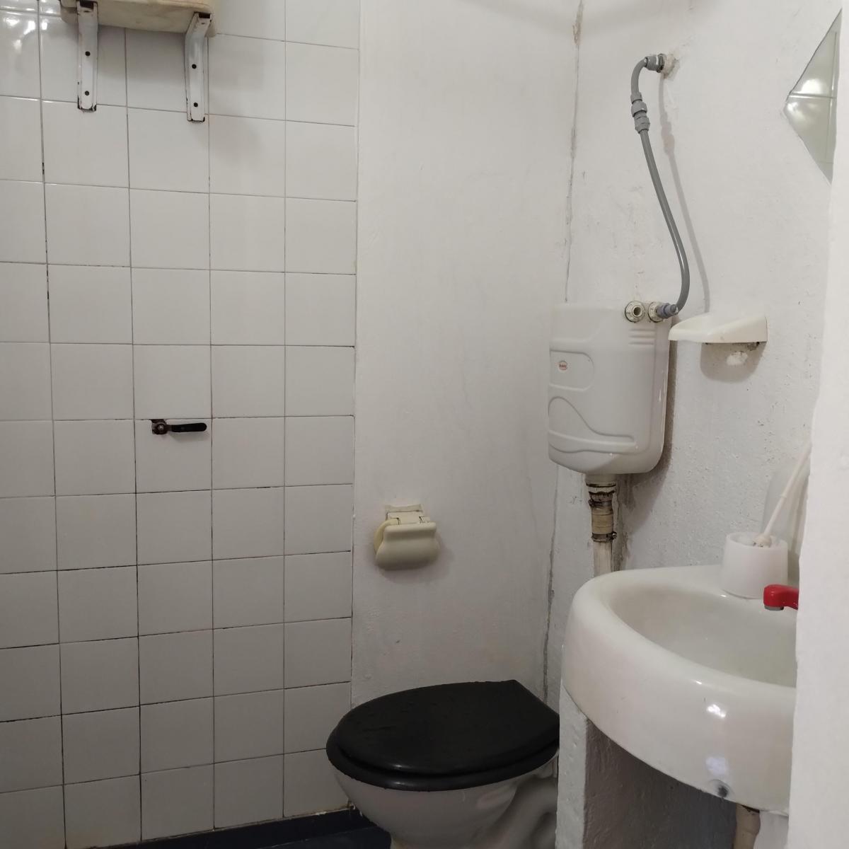 Propiedad Interna Centro de Manzana. Ideal Para Inversión Inteligente. 4