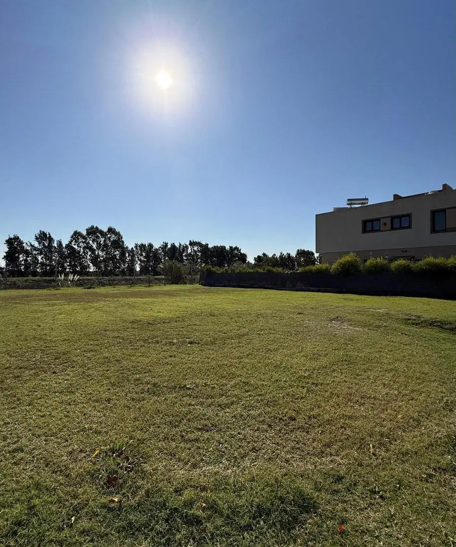 Venta Lote en Barrio Villalobos con vista al Lago 4