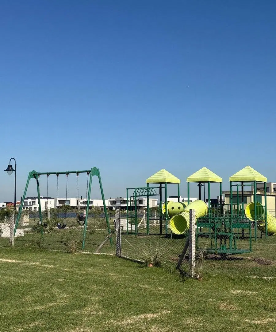 Venta Lote en Barrio Villalobos con vista al Lago 2
