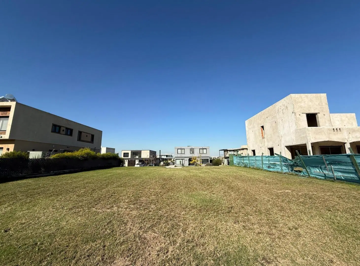 Venta Lote en Barrio Villalobos con vista al Lago 5