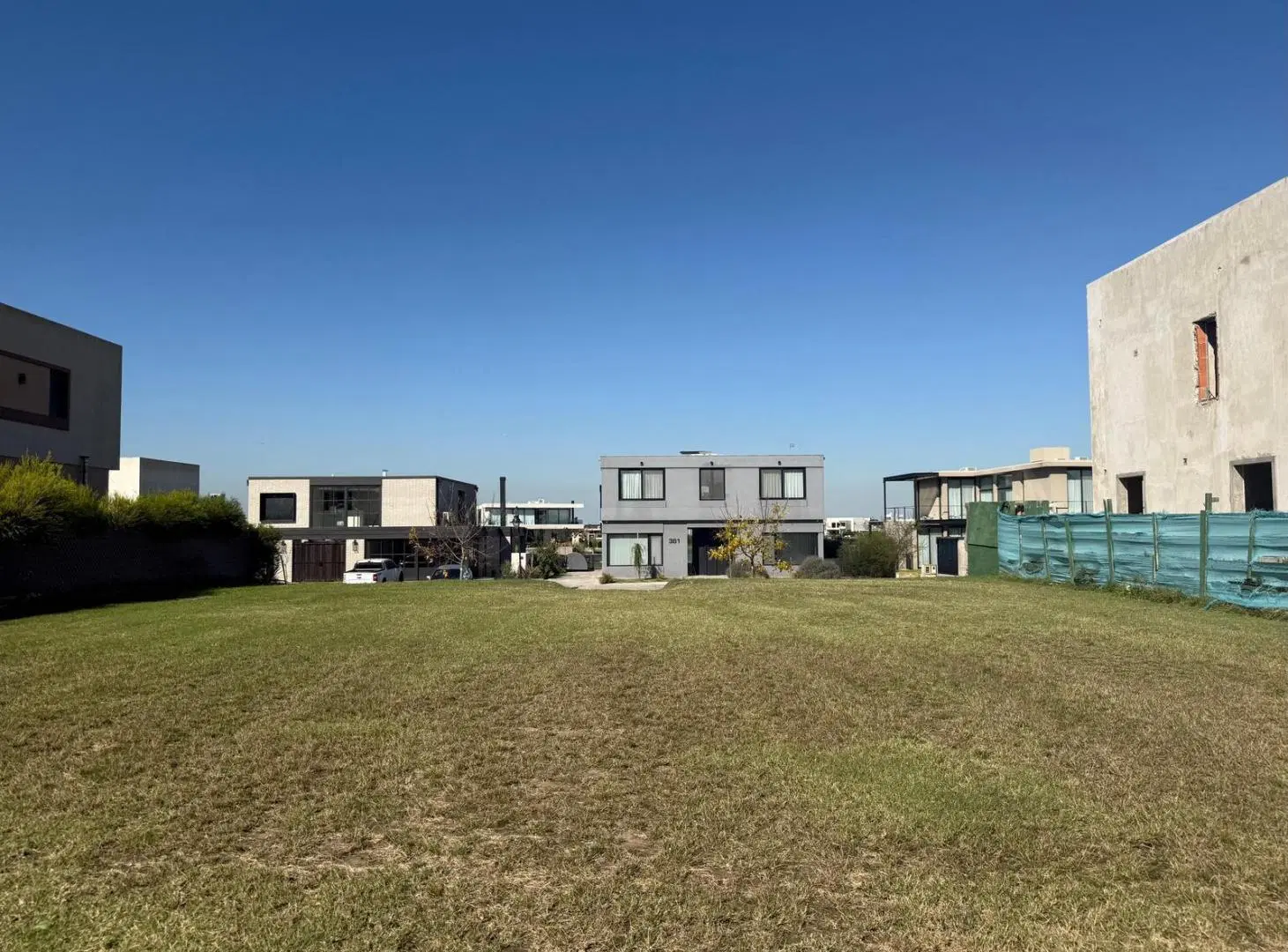 Venta Lote en Barrio Villalobos con vista al Lago 2