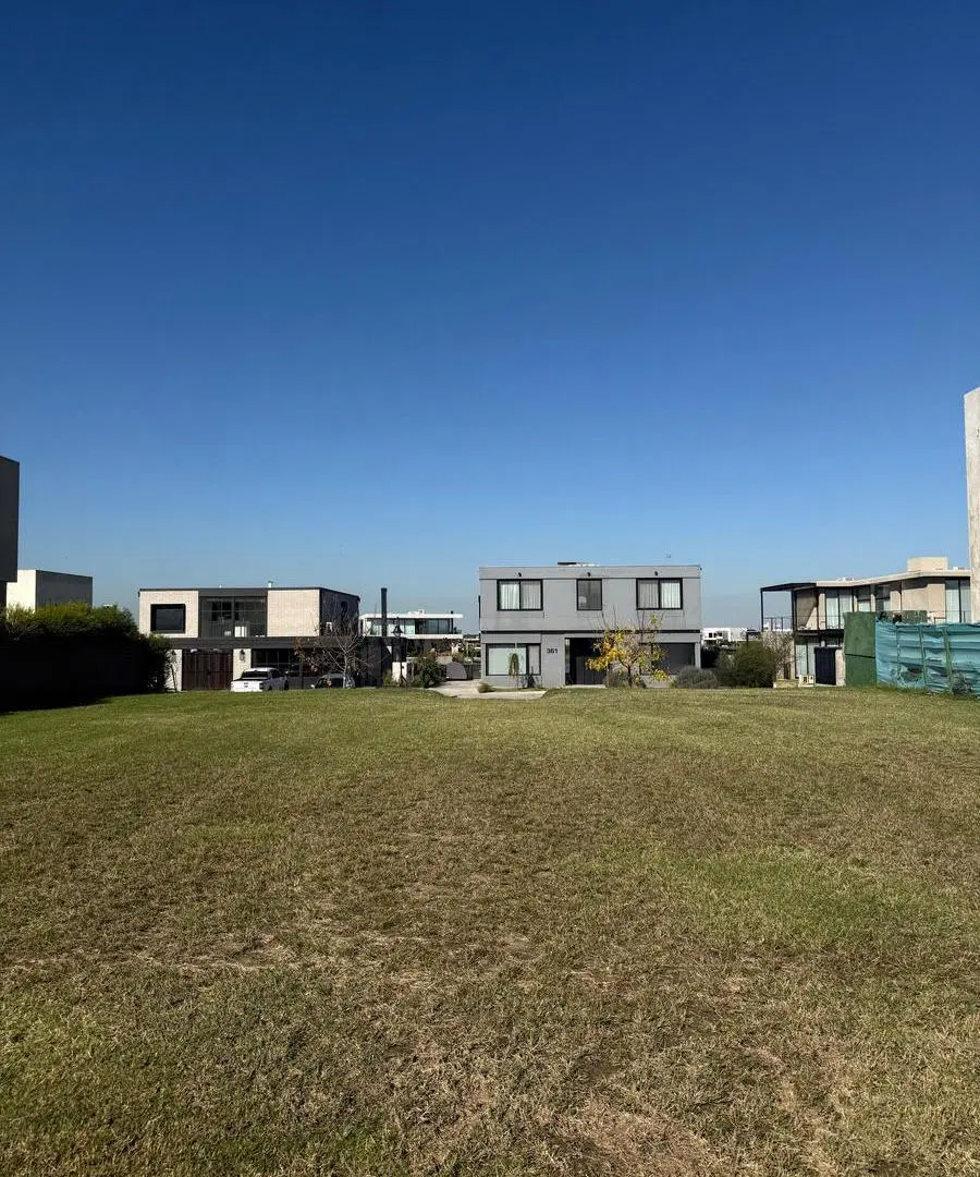 Venta Lote en Barrio Villalobos con vista al Lago 3