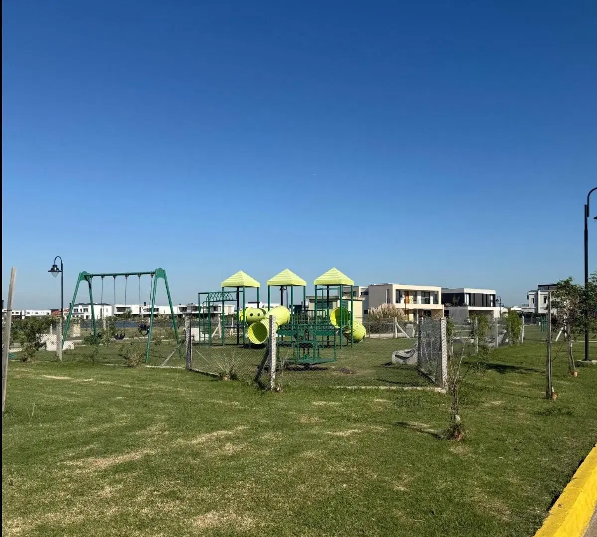 Venta Lote en Barrio Villalobos con vista al Lago 5