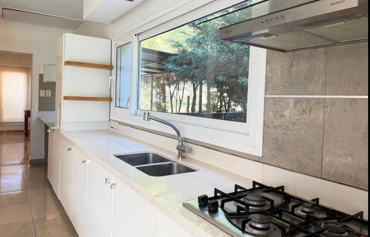 Foto de Casa en alquiler 4 ambientes barrio Barrancas de Iraola, imagen 3
