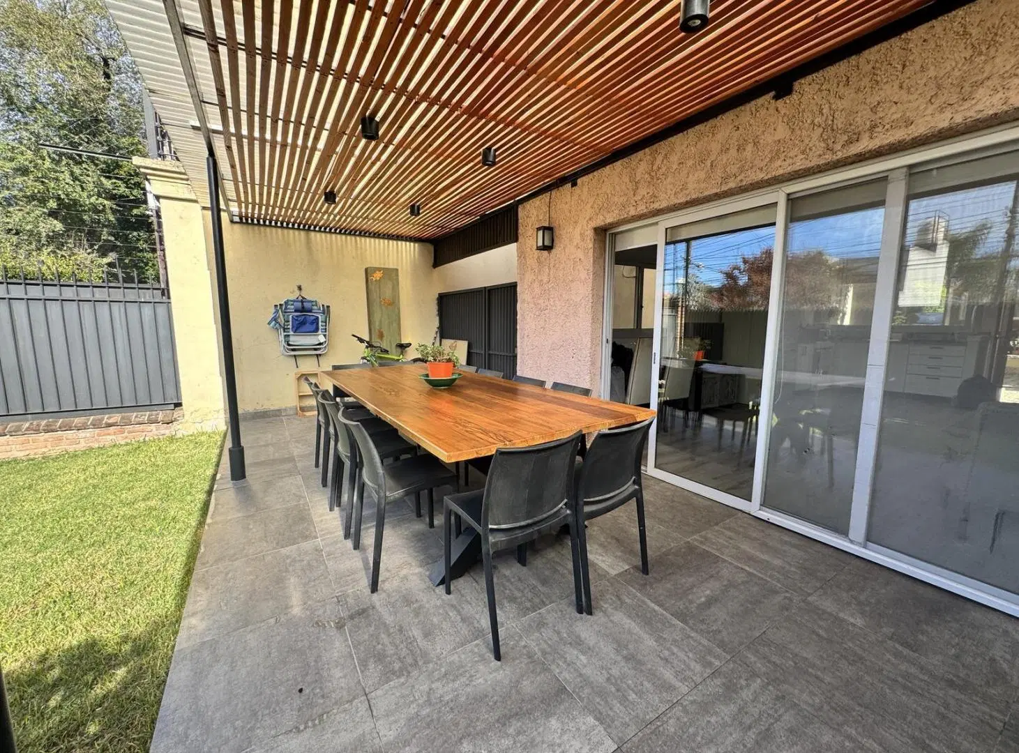 Venta Triplex de 4 Ambientes con Jardín -barrio privado Lomas de San Isidro 5