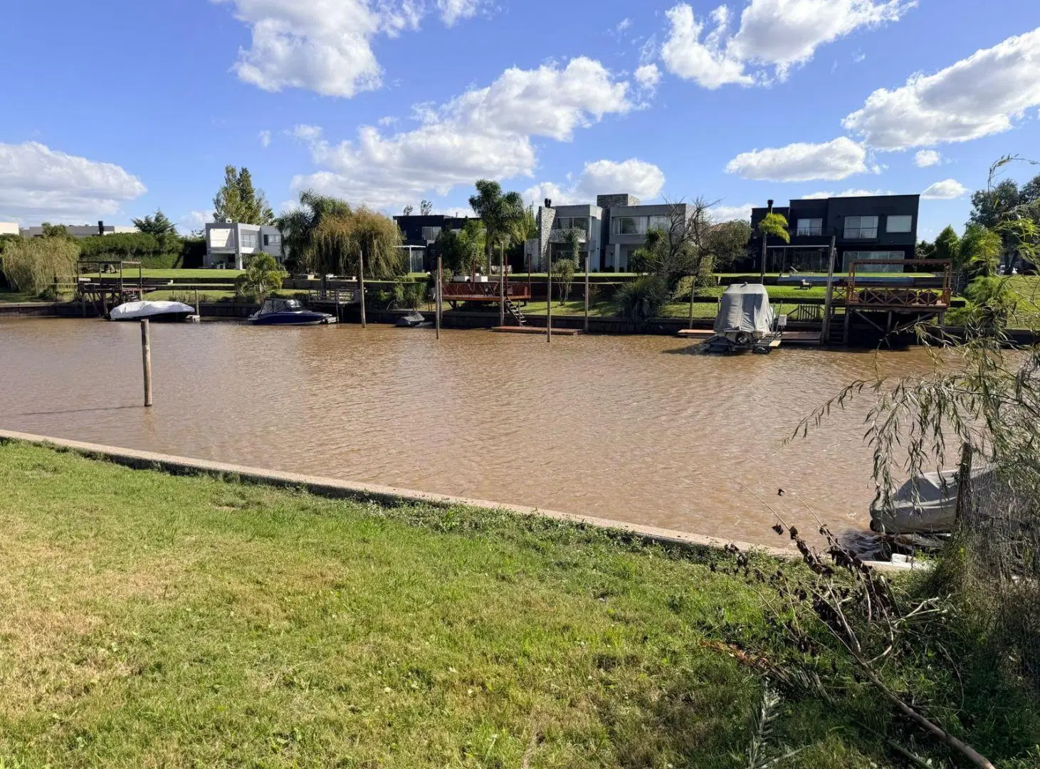 Venta de Lote con amarra Barrio Nautico San Marco 4
