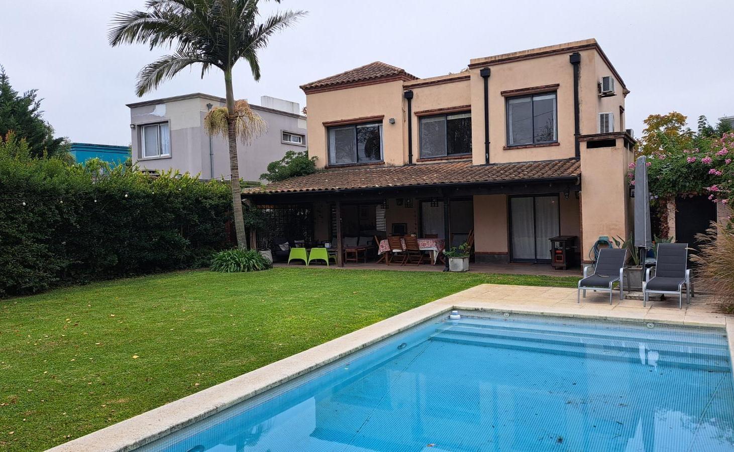 Venta casa en El Atardecer, Tigre, 5 ambientes, jardín y pileta