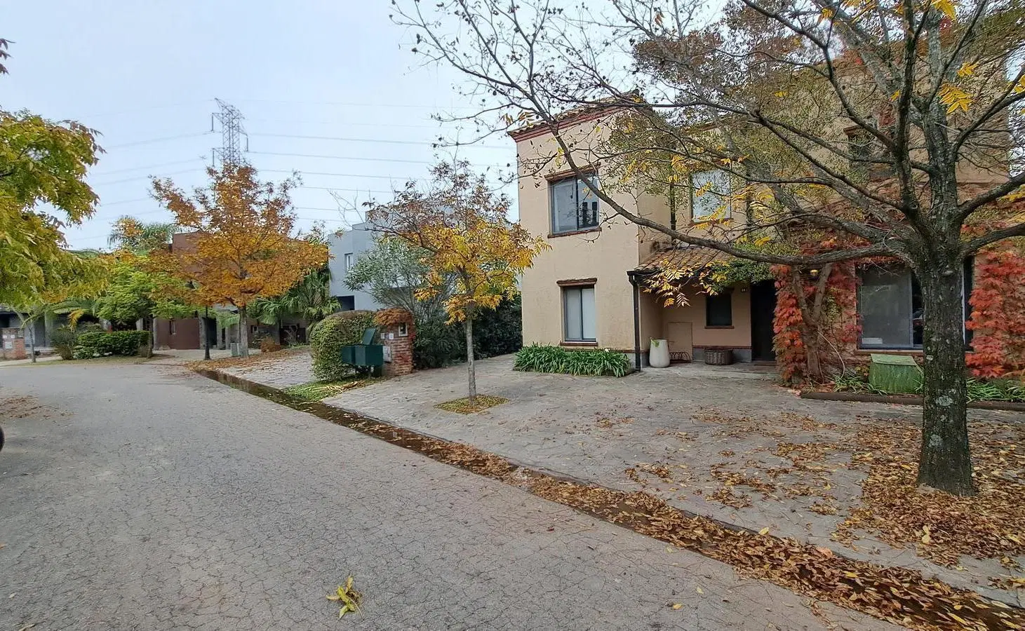 Venta casa en El Atardecer, Tigre, 5 ambientes, jardín y pileta 2