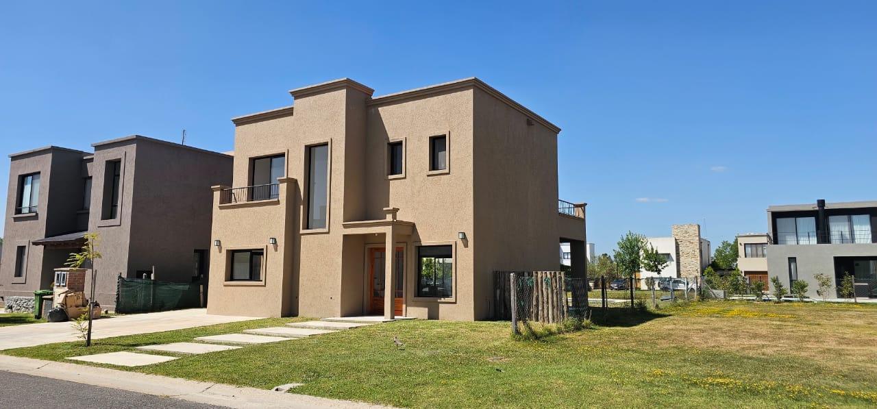 Casa 3 dormitorios, Tigre, Vila Marina II, Zona Norte, con pileta a estrenar.