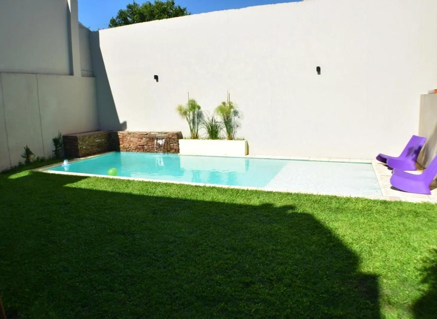 Casa en Ramos Mejia, 5 ambientes, jardín, piscina, cocheras cubiertas, apto crédito 4