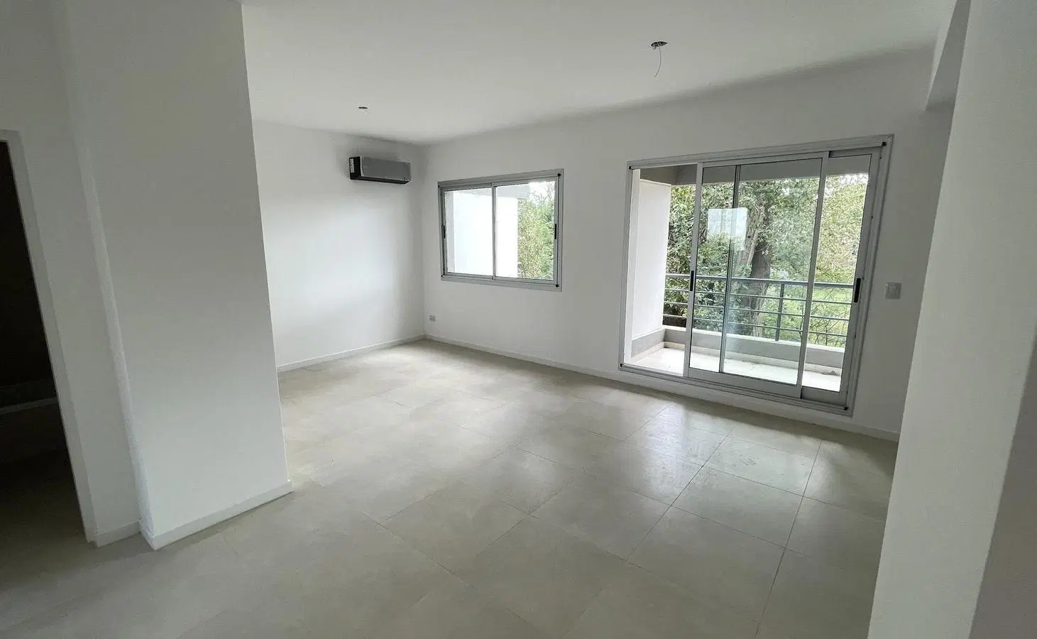 Departamento en venta con cochera, balcón y parrilla 3 ambientes en Lagoon Pilar 5