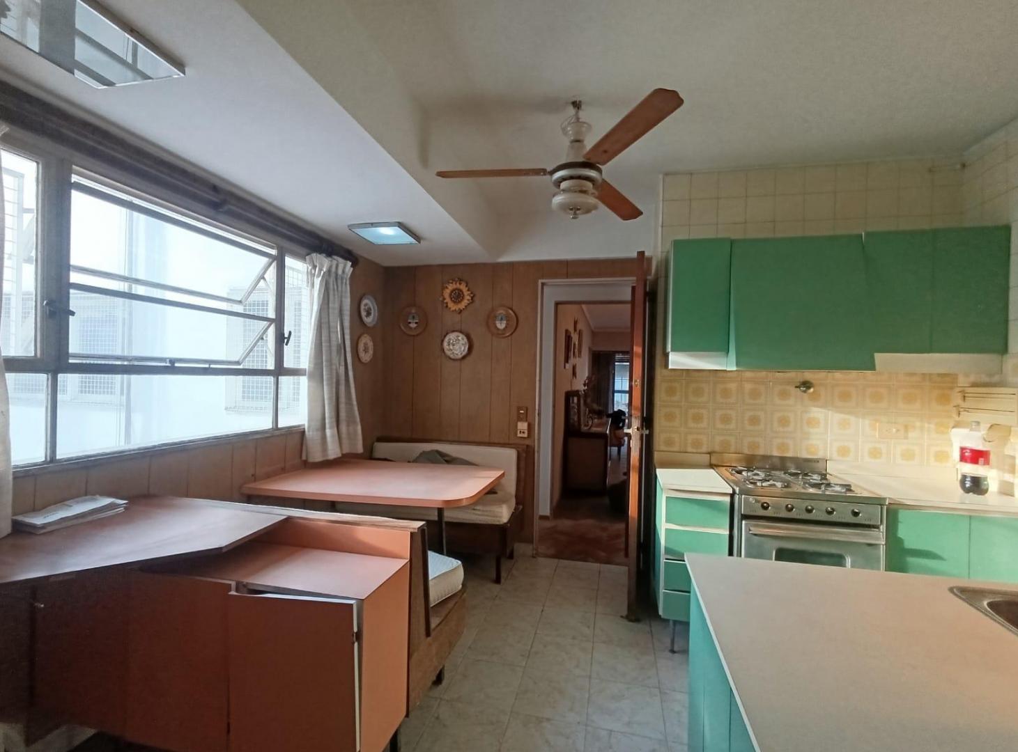 Foto de VENTA 4 AMBIENTES + DEPENDENCIA Y COCHERA EN BELGRANO, imagen 2