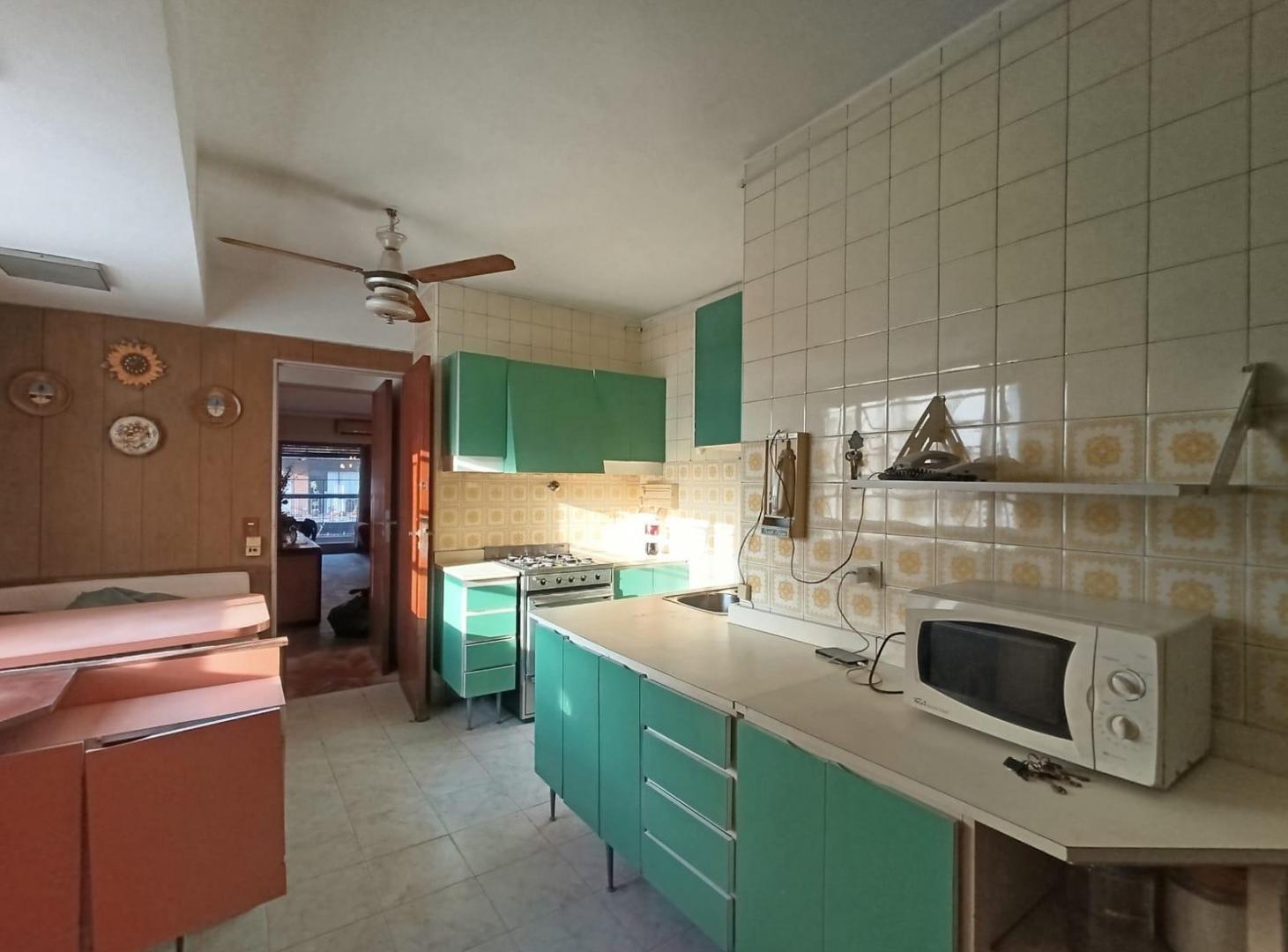 Foto de VENTA 4 AMBIENTES + DEPENDENCIA Y COCHERA EN BELGRANO, imagen 4