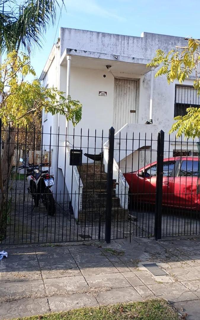 Foto de Venta de Casa a reciclar con amplio terreno en Tigre Centro, imagen 1