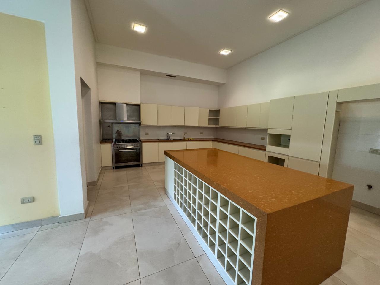 Foto de Venta casa , 8 amb, con jardin y piscina, Haedo, imagen 4