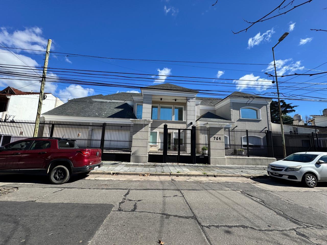 Foto de Venta casa , 8 amb, con jardin y piscina, Haedo, imagen 3