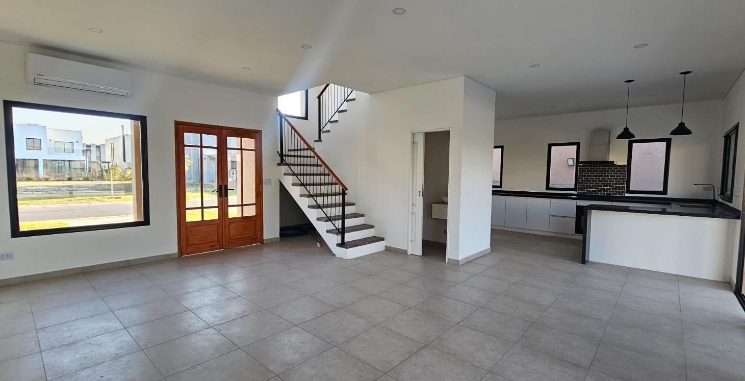 Foto de Venta Casa 4 ambientes,con piscina,a estrenar, Tigre, Vila Marina, imagen 1