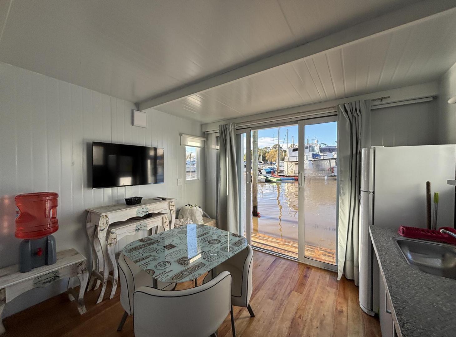 Foto de Venta de Casa Flotante Fondeada En El Yacht De San Fernando, imagen 1