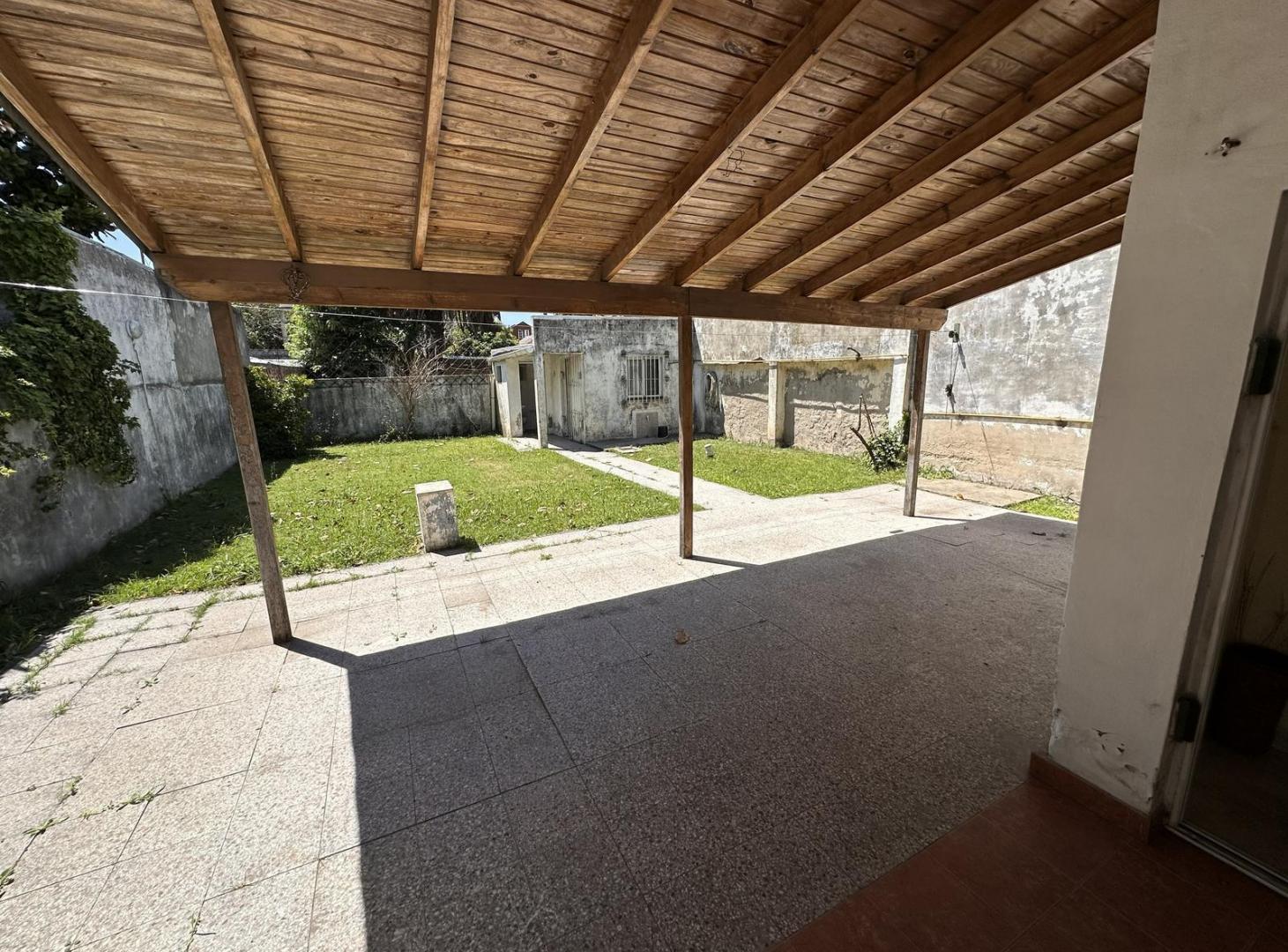 Foto de Venta Casa 3 ambientes con jardín en Claypole, imagen 2