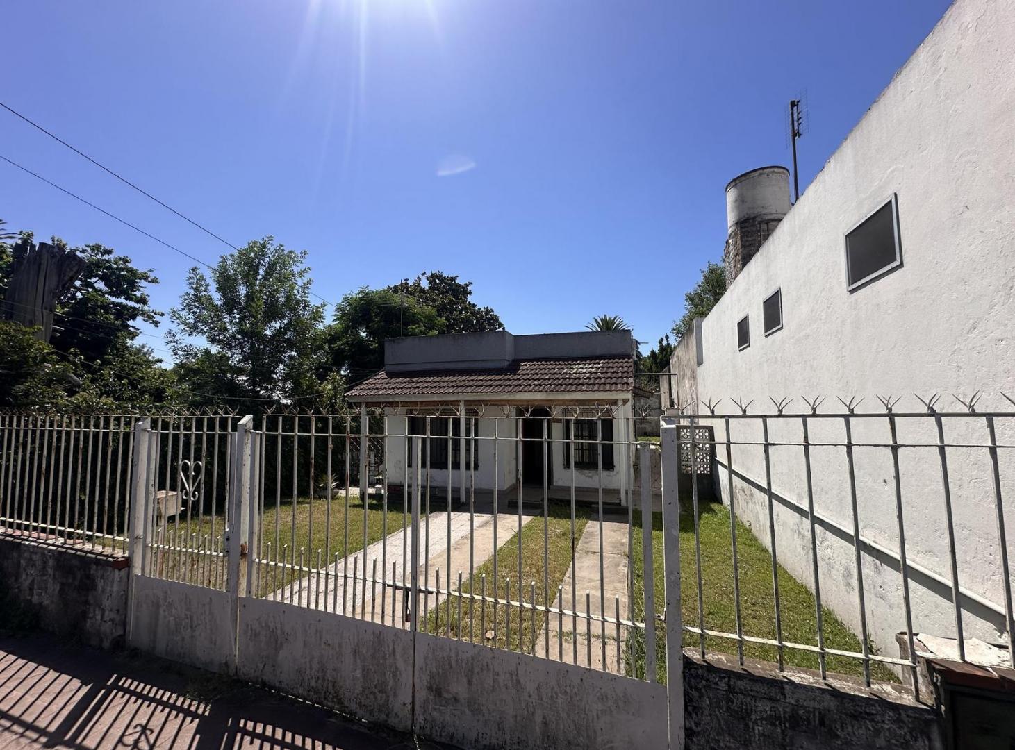 Foto de Venta Casa 3 ambientes con jardín en Claypole, imagen 1