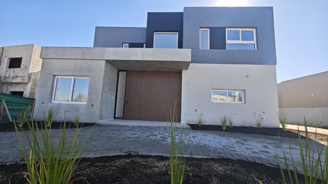 Foto de Venta Casa de 3 dormitorios en Barrio Santa Ana, imagen 2