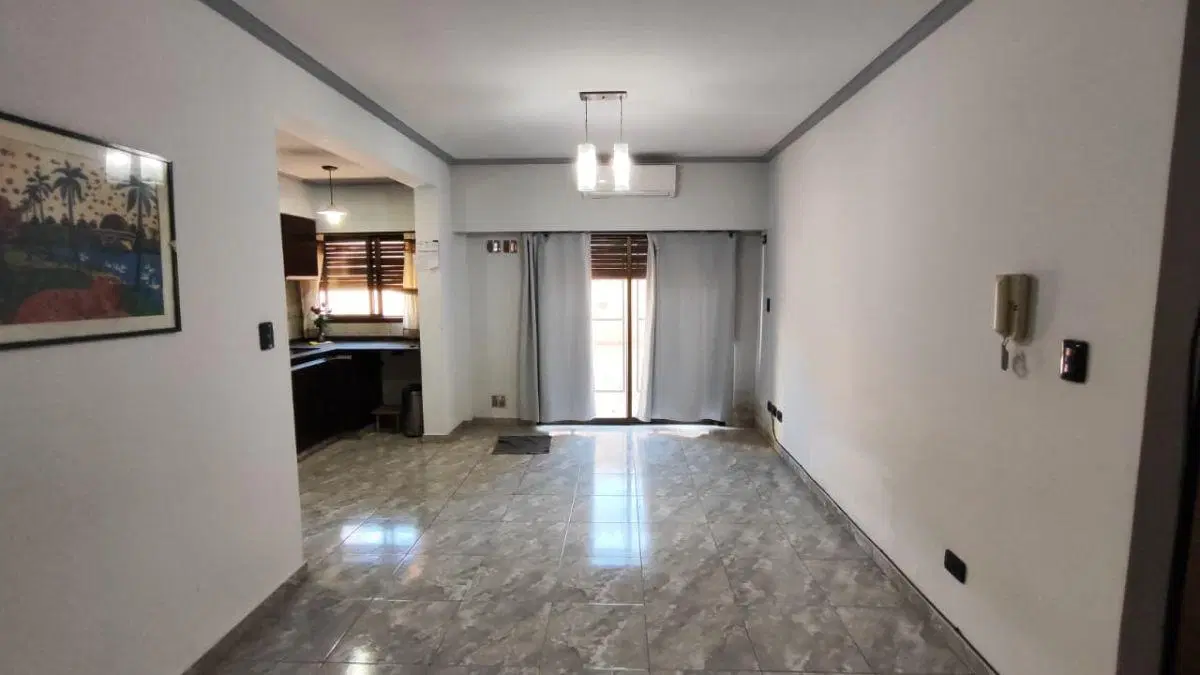 GRAN DEPARTAMENTO DE 2 AMBIENTES CON PATIO PROPIO 2