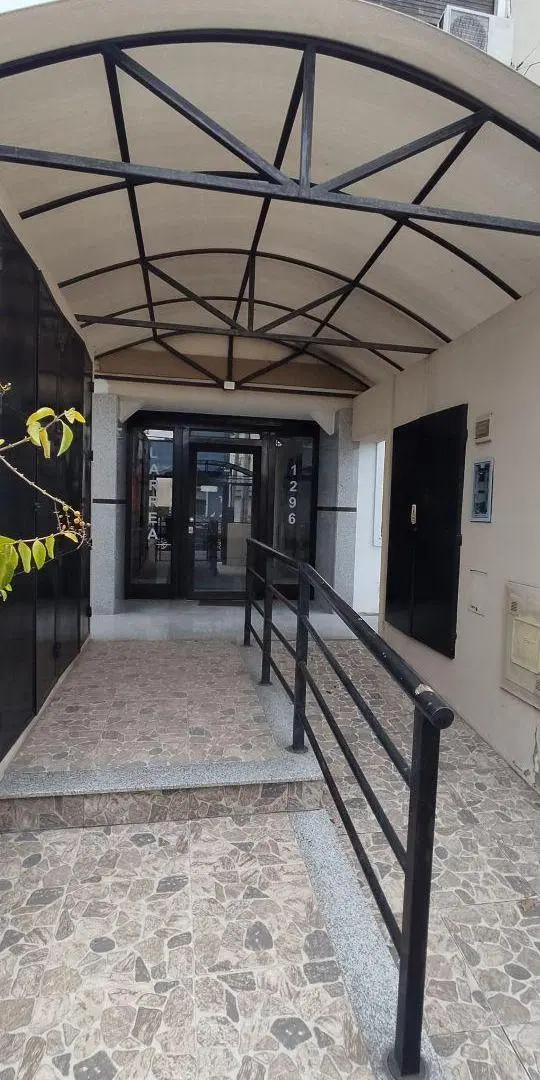 GRAN DEPARTAMENTO DE 2 AMBIENTES CON PATIO PROPIO 5