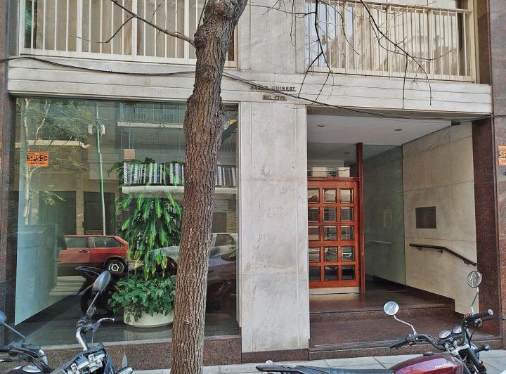 Venta - Excelente 4 Ambientes, Piso 23 con Cochera 2