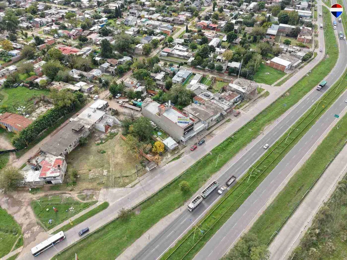 Complejo comercial sobre Ruta 3 con Renta Activa 3