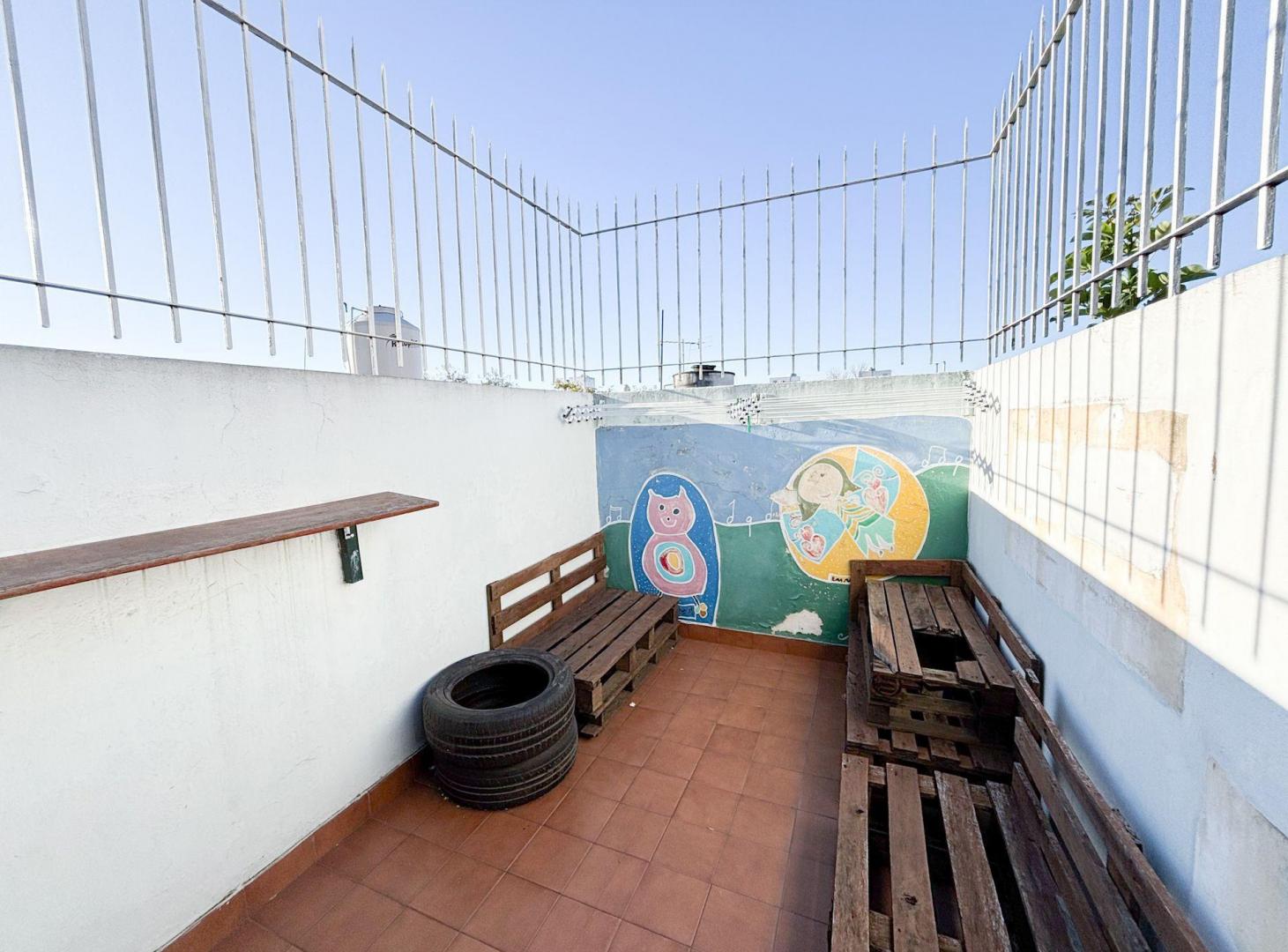 3 AMBIENTES CON PATIO MUY LUMINOSO EXC ESTADO