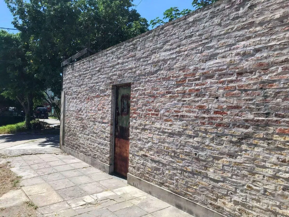 Lote en esquina 238 m2 c/dpto renta Villa Balleste 3