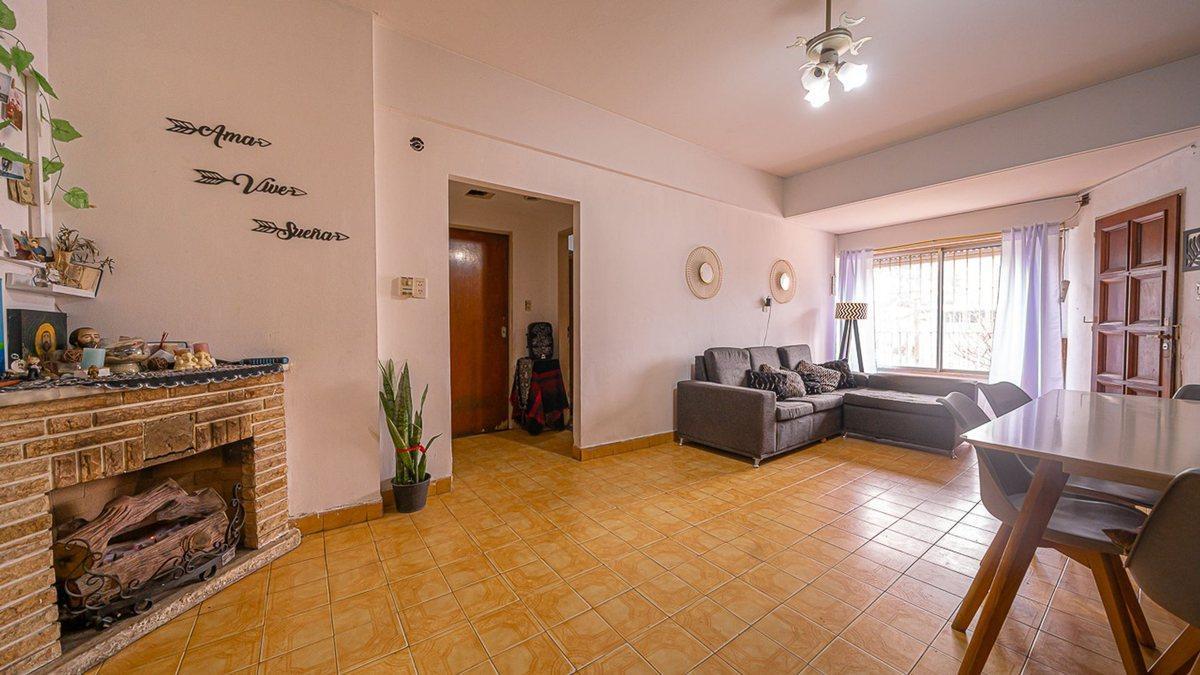 Foto de VENTA CASA CON PARQUE Y TRES DEPTOS EN SAN JUSTO, imagen 2