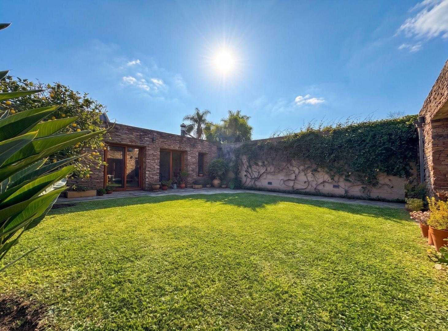 VENTA CASA 6 AMB EN OLIVOS JARDÍN QUINCHO Y 2 COCH