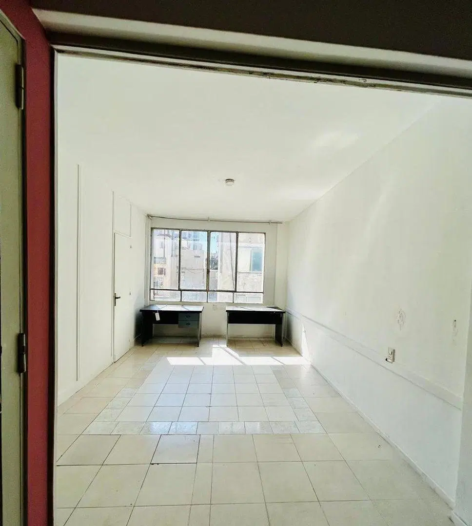 VENTA OFICINA 4 AMBIENTES MONSERRAT AL FRENTE 5
