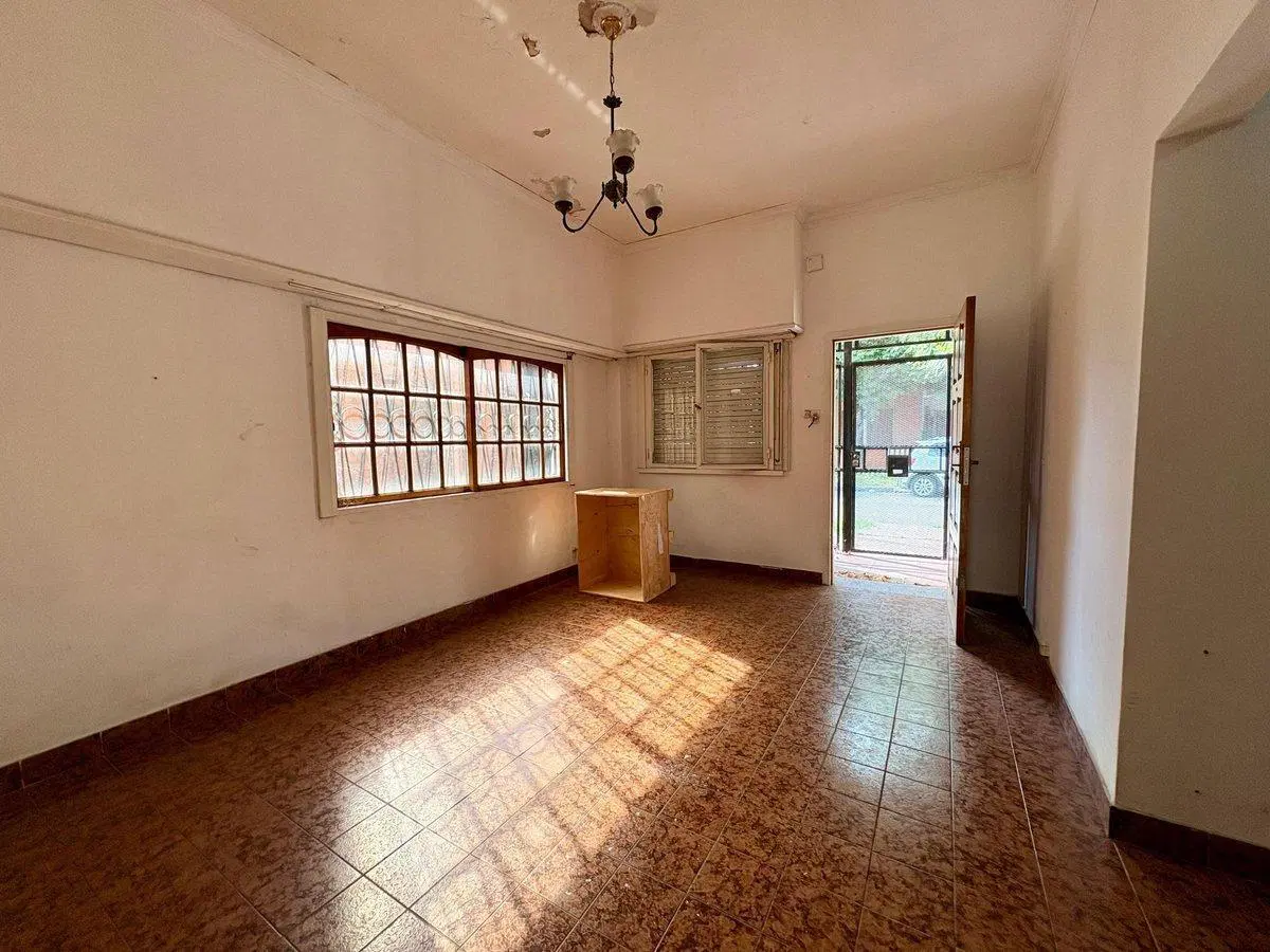 Venta casa 3 amb + dpto, cocheras en Pablo Podestá 4