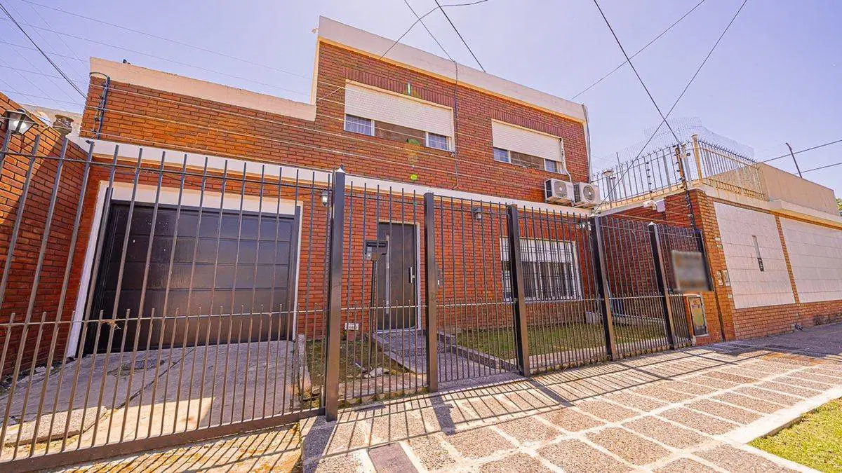 VENTA CASA CON PARQUE JOSE LEON SUAREZ 4