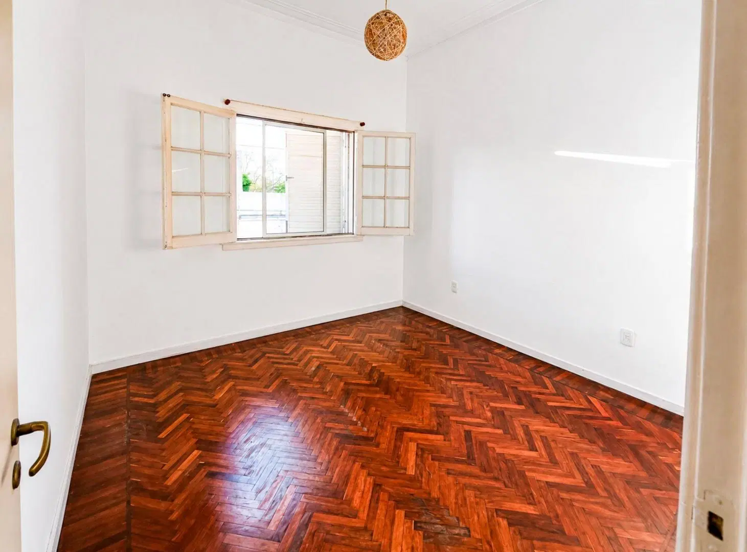 3 AMBIENTES CON PATIO MUY LUMINOSO EXC ESTADO 3