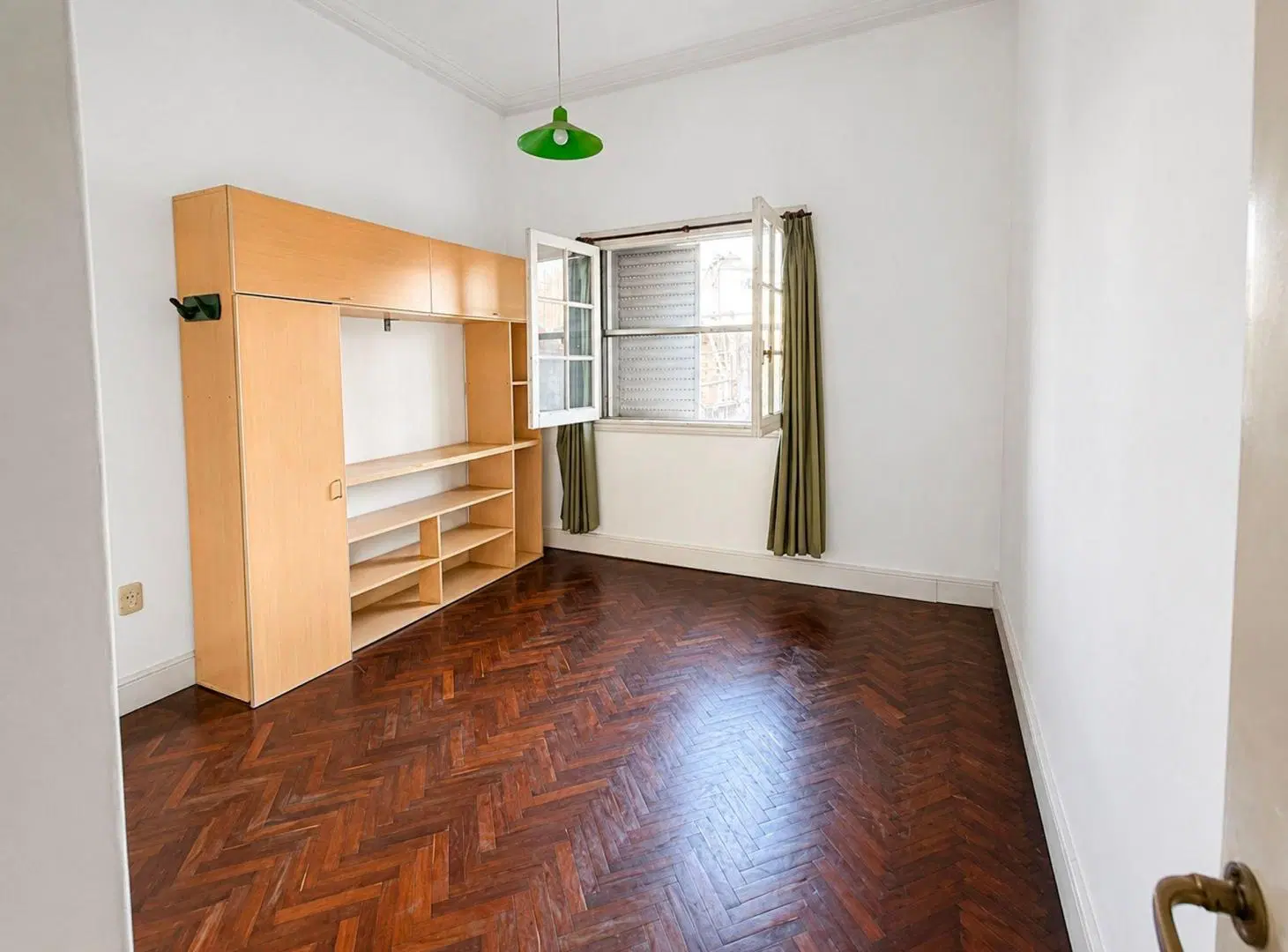 3 AMBIENTES CON PATIO MUY LUMINOSO EXC ESTADO 5
