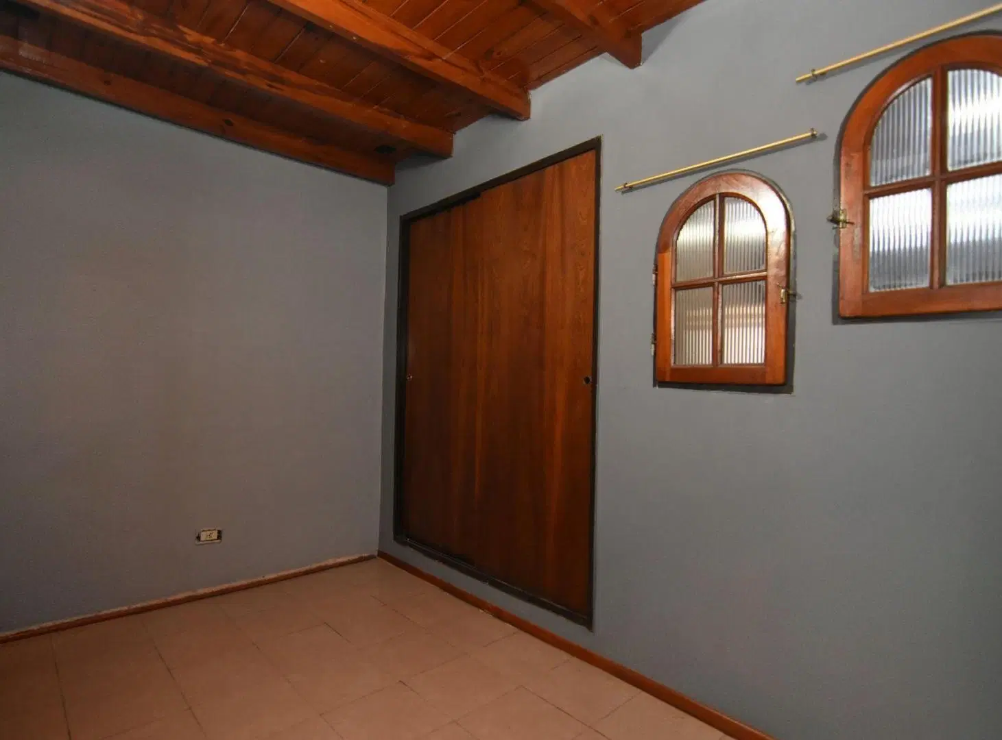 LOCALES + DEPARTAMENTO EN VENTA (PABLO NOGUES) 2