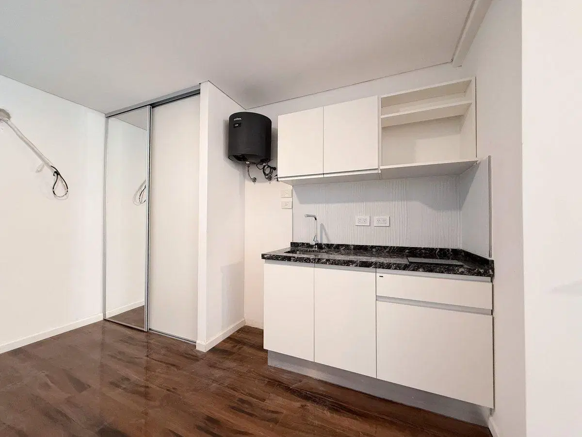 VENTA DOS AMBIENTES EN MONSERRAT 5