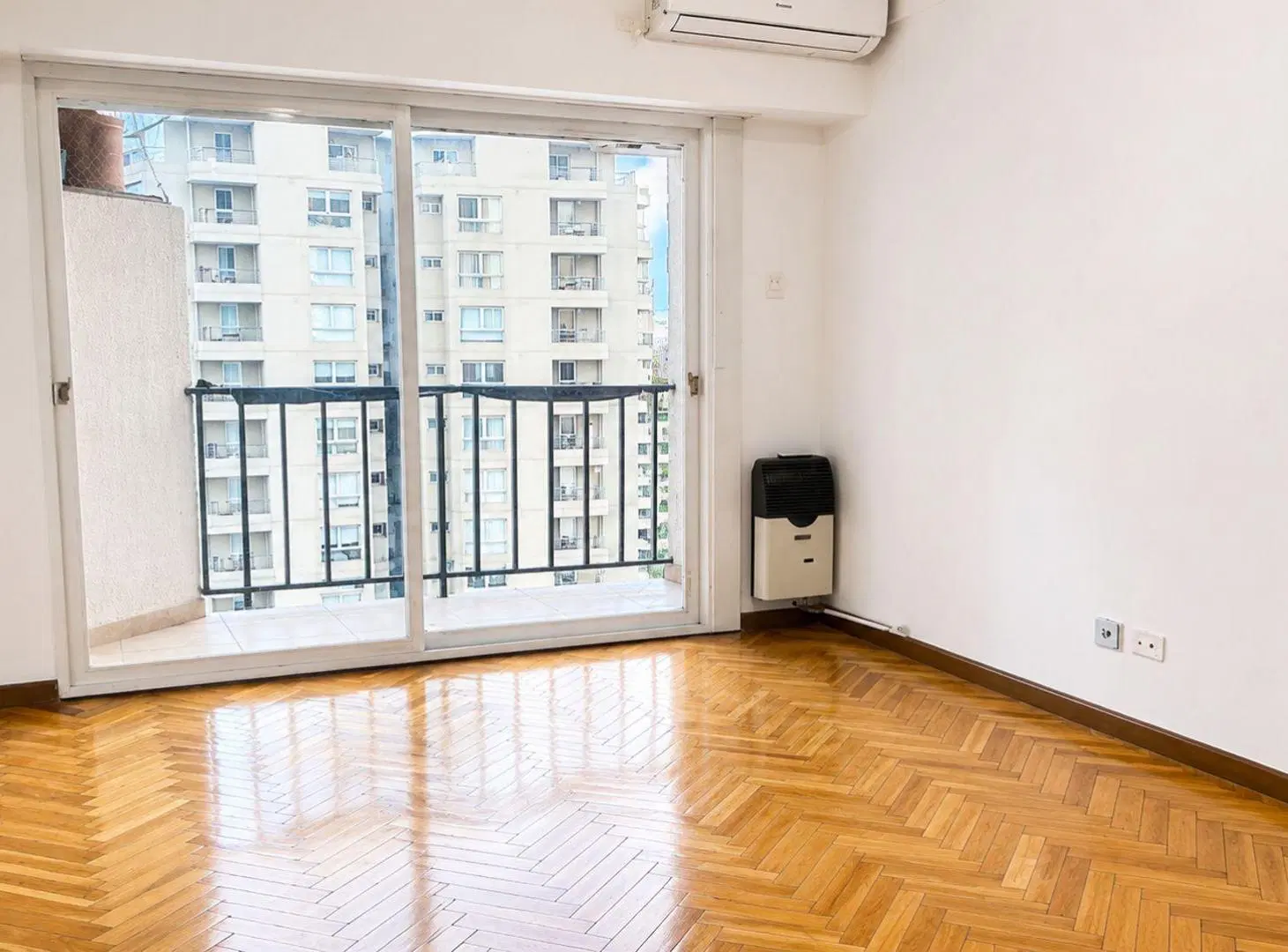 Monoambiente con vista al río y balcón 3