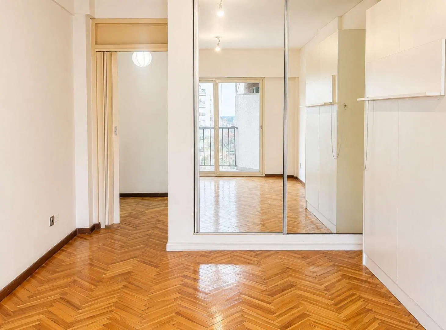 Monoambiente con vista al río y balcón 2