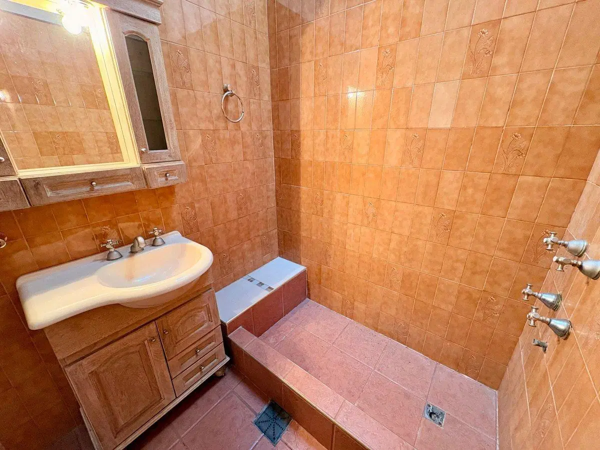 Venta casa 3 amb + dpto, cocheras en Pablo Podestá 3