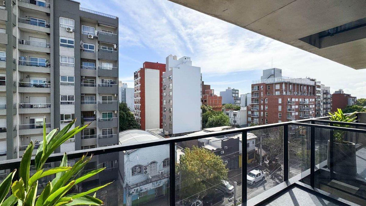 Foto de DPTO. SEMIPISO DE CATEGORIA 3 AMB. C/ BALC Y COCH, imagen 2