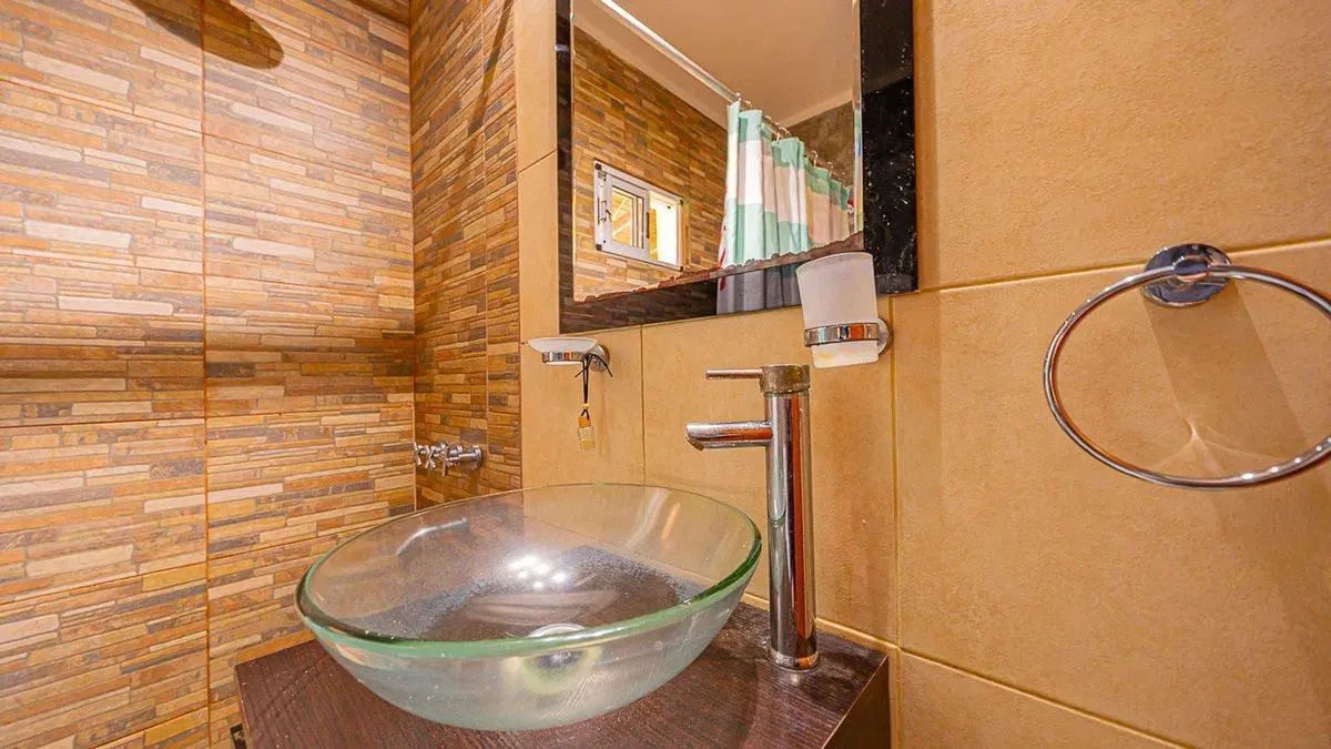 VENTA CASA CON PARQUE JOSE LEON SUAREZ 5